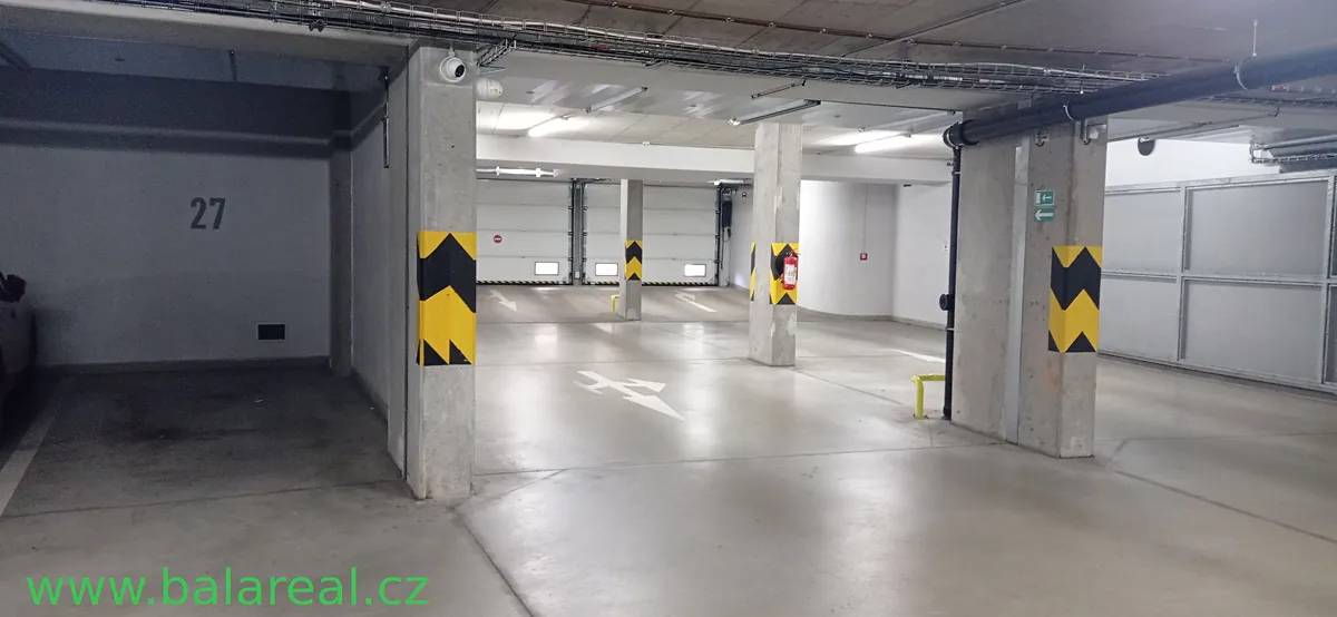 Pronájem garážového stání 16 m²